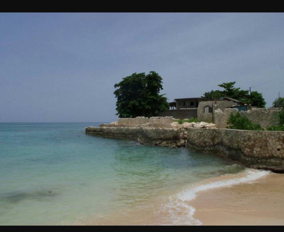 Shades Cottage Guesthouse Blue Hole Экстерьер фото