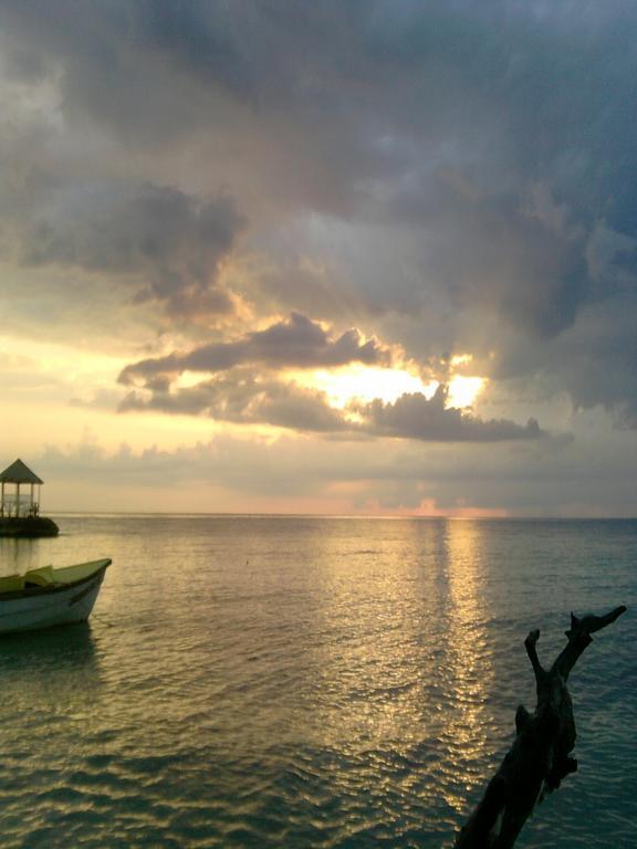 Shades Cottage Guesthouse Blue Hole Экстерьер фото