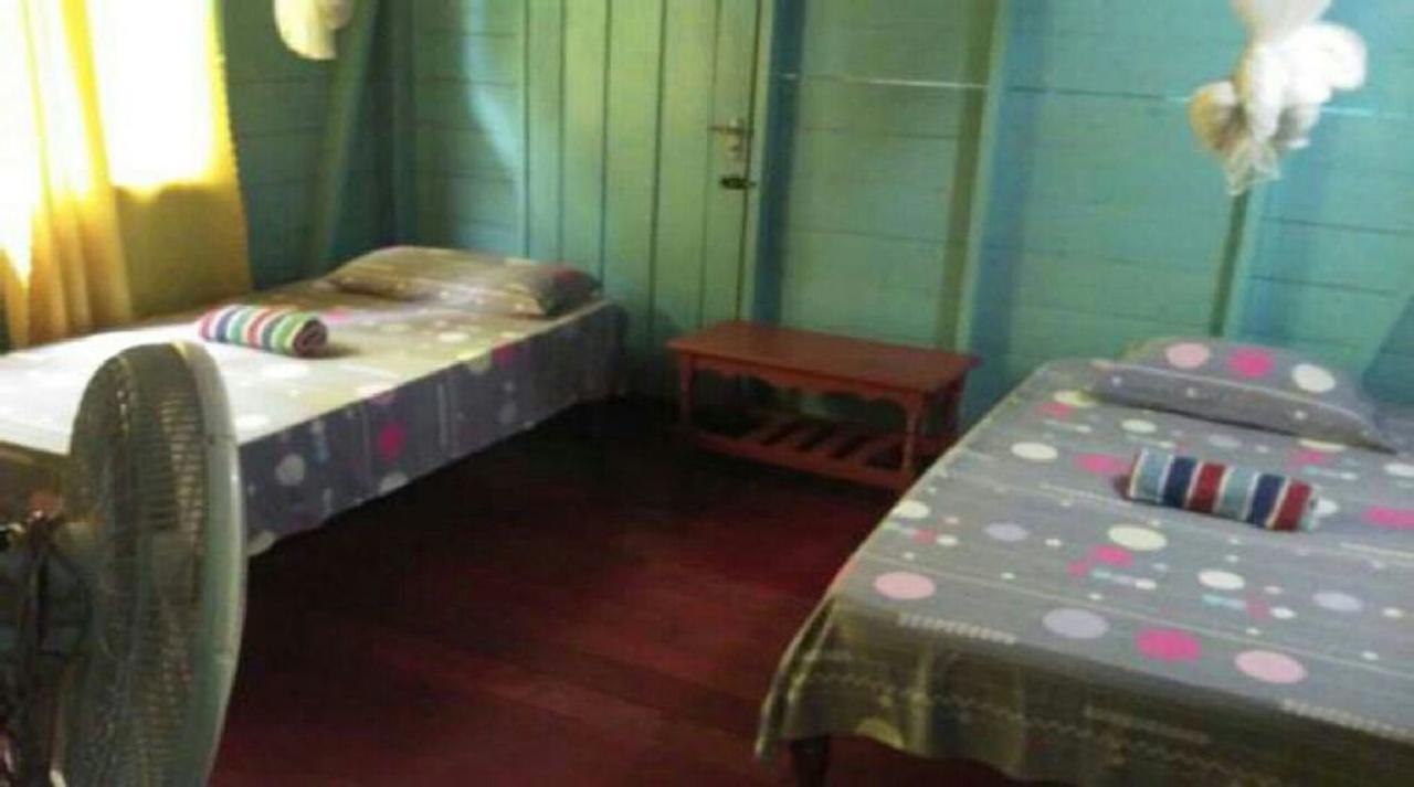 Shades Cottage Guesthouse Blue Hole Экстерьер фото