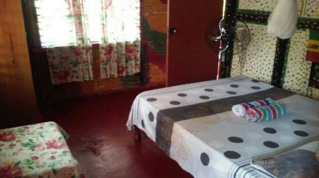 Shades Cottage Guesthouse Blue Hole Экстерьер фото